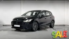 Saphirschwarz metallic (zwart metallic) Gebruikt 2023 BMW 220 M Sport Stationwagen | € 38.899 (Eerlijke prijs)