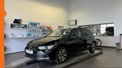 Zwart Gebruikt 2023 VW Golf VIII Move Sedan | € 30.777 (Eerlijke prijs)