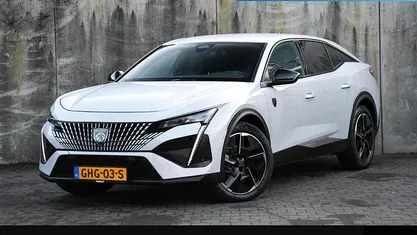 Wit Occasion 2024 Peugeot 408 GT GTi Hatchback | € 26.995 (Eerlijke prijs)