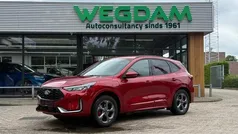 Rood, metallic lak Gebruikt 2024 Ford Kuga ST-Line X SUV | € 40.870 (Super prijs)