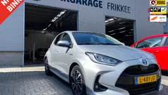 Grijs Gebruikt 2021 Toyota Yaris Hybrid Hatchback | € 19.950 (Eerlijke prijs)