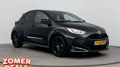 Zwart Gebruikt 2022 Toyota Yaris Hybrid Executive Hatchback | € 25.499 (Eerlijke prijs)