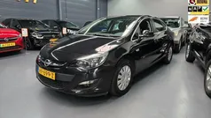 Zwart Gebruikt 2015 Opel Astra Design Edition Sedan | € 10.495 (Goede deal)