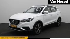 Wit Gebruikt 2020 MG ZS Luxury Sedan | € 14.900 (Eerlijke prijs)