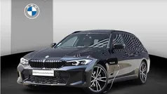 Zwart Gebruikt 2022 BMW 320 Executive Stationwagen | € 37.900 (Eerlijke prijs)