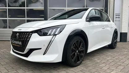 Wit Gebruikt 2023 Peugeot 208 GT Hatchback | € 22.290 (Eerlijke prijs)