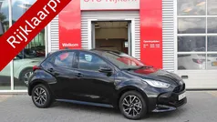 Zwart Gebruikt 2021 Toyota Yaris Hybrid Limited Hatchback | € 21.900 (Eerlijke prijs)