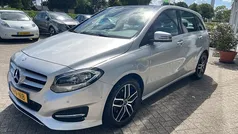 Grijs Gebruikt 2016 Mercedes B180 Ambition MPV | € 15.950 (Eerlijke prijs)