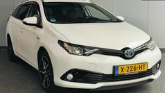 Wit Gebruikt 2018 Toyota Auris Hybrid Stationwagen | € 18.950 (Eerlijke prijs)