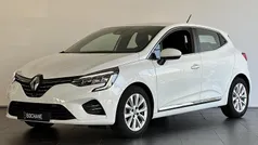 Gebruikt 2022 Renault Clio V Intens Hatchback | € 16.495 (Eerlijke prijs)