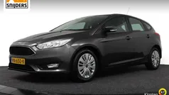 Grijs Gebruikt 2017 Ford Focus Hatchback | € 9.450 (Eerlijke prijs)