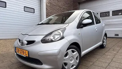 Occasion Toyota Aygo 68 PK (50 kW) 2008 Grijs Hatchback
