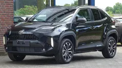Zwart Nieuw 2025 Toyota Yaris Hybrid Comfort SUV | € 33.450 (Goede deal)