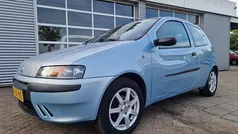 Blauw, metallic lak Gebruikt 2002 Fiat Punto Active Hatchback | € 999 (Eerlijke prijs)