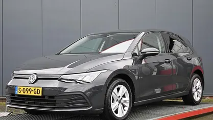 Occasion VW Golf VIII Business 112 PK (82 kW) 2022 Grijs (metallic) Hatchback