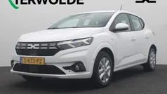Wit Gebruikt 2023 Dacia Sandero Expression Hatchback | € 16.840 (Eerlijke prijs)