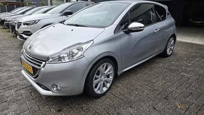 Occasion 2012 Peugeot 208 Allure Hatchback | € 6.999 (Eerlijke prijs)
