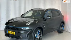 Zwart, metallic lak Gebruikt 2024 Lynk & Co 01 SUV | € 31.499 (Eerlijke prijs)
