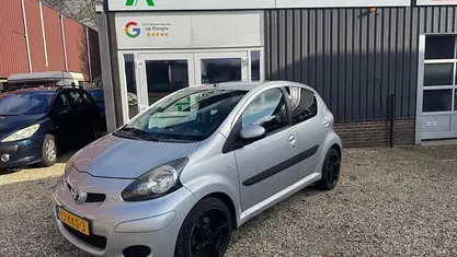 Occasion Toyota Aygo 68 PK (50 kW) 2009 Grijs (metallic) Hatchback