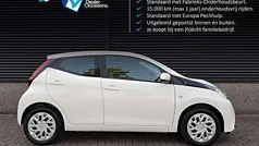 Wit Gebruikt 2019 Toyota Aygo X-play Hatchback | € 10.950 (Eerlijke prijs)