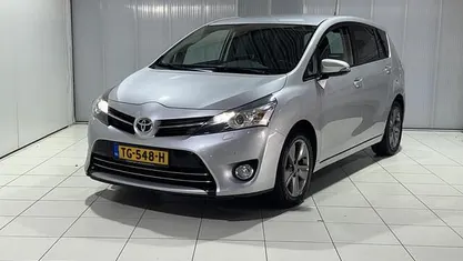 Grijs Occasion 2015 Toyota Verso Business Edition MPV | € 10.950 (Eerlijke prijs)