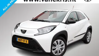 Wit Gebruikt 2025 Toyota Aygo X Play SUV | € 18.950 (Eerlijke prijs)