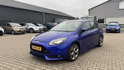 Blauw (metallic) Occasion 2014 Ford Focus ST Hatchback | € 11.950 (Eerlijke prijs)
