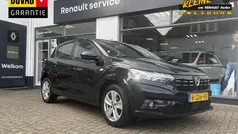 Zwart Gebruikt 2022 Dacia Sandero Comfort Hatchback | € 15.545 (Eerlijke prijs)