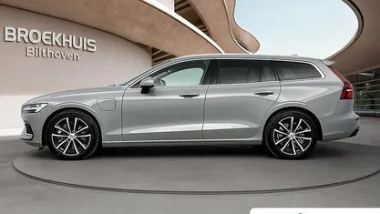 Grijs Occasion 2025 Volvo V60 Core Stationwagen | € 46.895 (Eerlijke prijs)