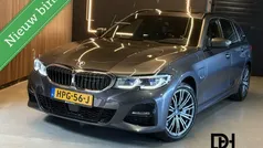 Grijs Gebruikt 2022 BMW 330 Executive Stationwagen | € 36.495 (Eerlijke prijs)
