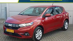 Rood Gebruikt 2023 Dacia Sandero Expression Hatchback | € 14.490 (Super prijs)