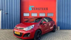 Rood, metallic lak Gebruikt 2014 Kia Rio FIFA World Cup Edition Hatchback | € 7.850 (Eerlijke prijs)