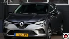 Grijs Gebruikt 2023 Renault Clio V Equilibre Hatchback | € 14.950 (Goede deal)