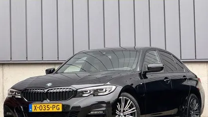 Zwart Occasion 2020 BMW 330 M Sport Sedan | € 26.930 (Goede deal)