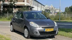 Grijs, metallic lak Gebruikt 2009 Renault Clio R.S. Hatchback | € 2.850 (Eerlijke prijs)