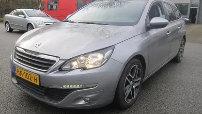 Grijs (metallic) Gebruikt 2015 Peugeot 308 SW Stationwagen | € 3.499 (Goede deal)