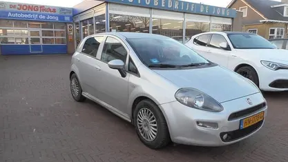 Gebruikt 2015 Fiat Punto Lounge Hatchback | € 2.945 (Goede deal)