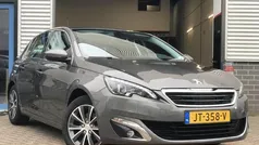 Grijs, metallic lak Gebruikt 2016 Peugeot 308 Allure Hatchback | € 9.950 (Eerlijke prijs)