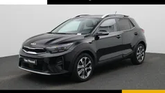 Zwart, metallic lak Gebruikt 2024 Kia Stonic SUV | € 26.400 (Eerlijke prijs)