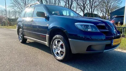 Blauw, metallic lak Gebruikt 2003 Mitsubishi Outlander SUV | € 2.799 (Eerlijke prijs)