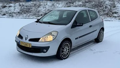 Grijs Occasion 2008 Renault Clio II Hatchback | € 999 (Eerlijke prijs)