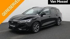 Zwart Gebruikt 2023 Ford Focus ST-Line Stationwagen | € 25.945 (Eerlijke prijs)