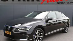Zwart, metallic lak Gebruikt 2017 VW Passat Highline Sedan | € 11.349 (Super prijs)