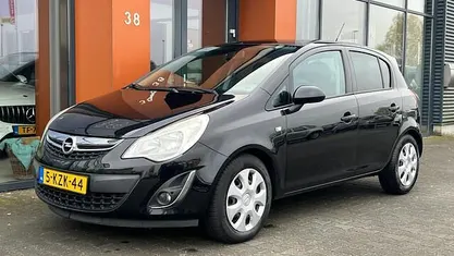 Zwart Gebruikt 2011 Opel Corsa Selection Hatchback | € 2.890 (Eerlijke prijs)