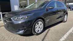 Zwart Nieuw 2025 Kia Ceed Hatchback | € 31.900 (Eerlijke prijs)