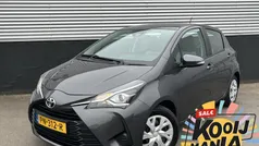 Grijs Gebruikt 2017 Toyota Yaris Hatchback | € 12.900 (Eerlijke prijs)