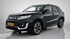 Zwart Gebruikt 2023 Suzuki Vitara Style SUV | € 24.945 (Eerlijke prijs)