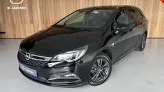 Zwart, metallic lak Gebruikt 2019 Opel Astra Edition Stationwagen | € 12.450 (Eerlijke prijs)