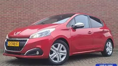 Gebruikt 2019 Peugeot 208 Signature Sky Hatchback | € 7.950 (Eerlijke prijs)
