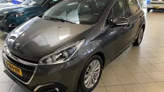 Grijs Gebruikt 2019 Peugeot 208 Allure Hatchback | € 10.950 (Goede deal)